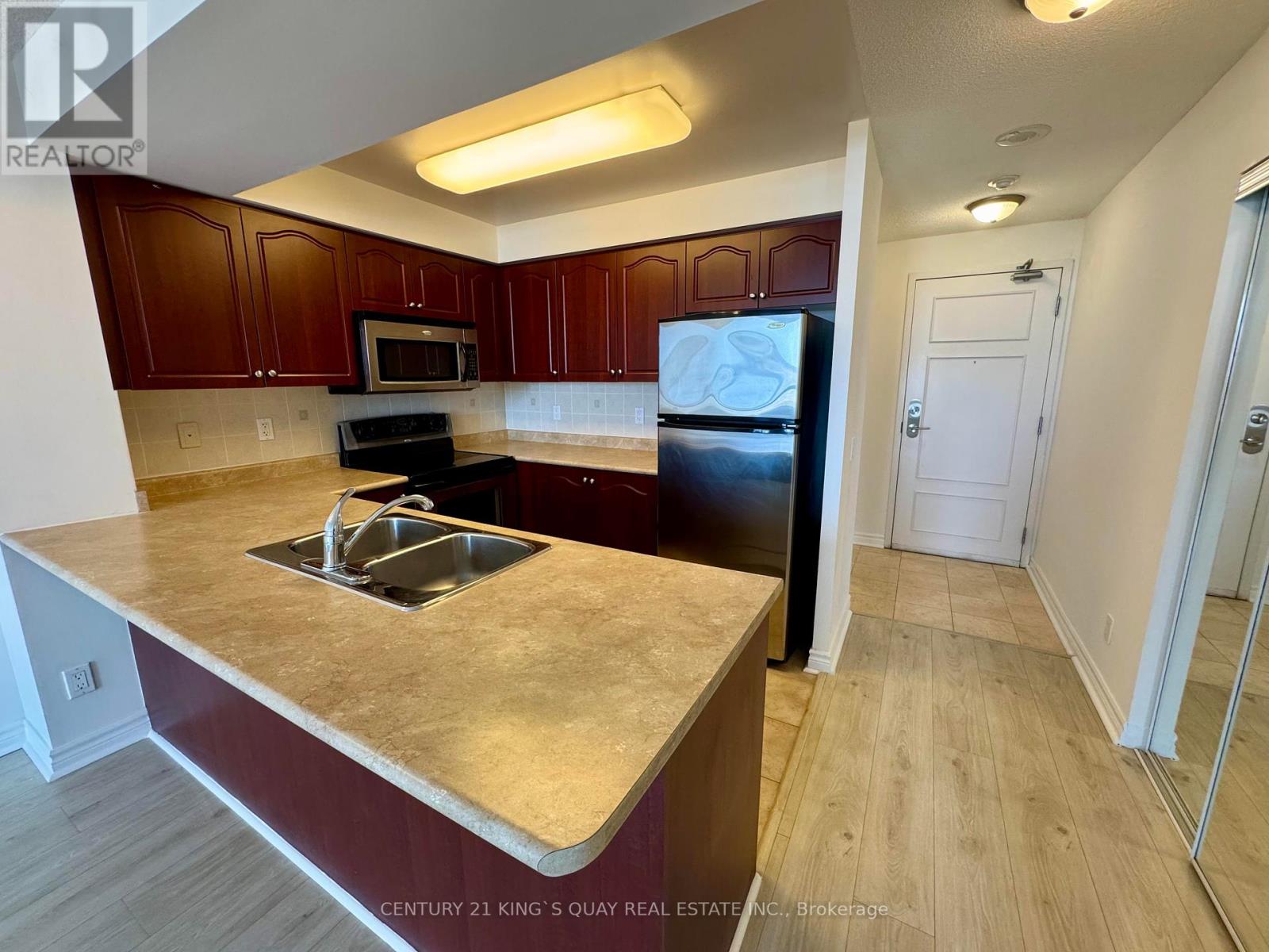 Property at 1008 - 330 RED MAPLE ROAD image 5