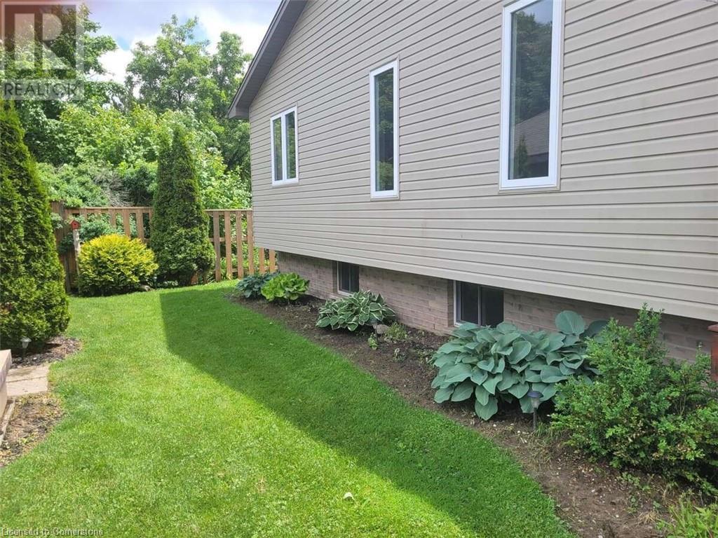 Photo 3 of 43 for 186 Waterloo Street