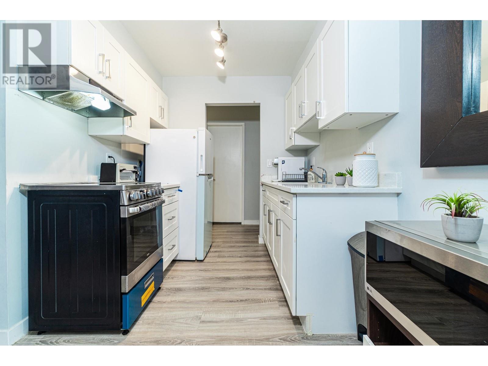 215 590 Whiting Way, Coquitlam, British Columbia  V3J 3R9 - Photo 6 - R2964135