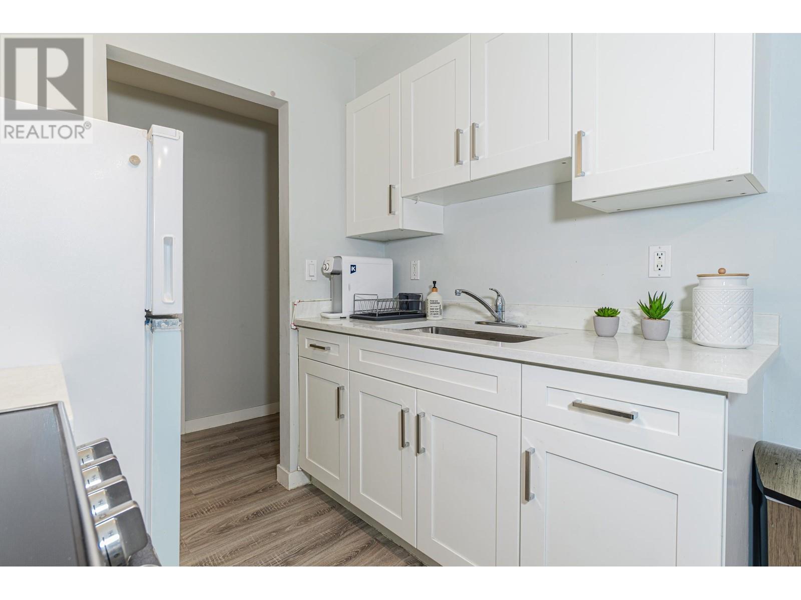 215 590 Whiting Way, Coquitlam, British Columbia  V3J 3R9 - Photo 2 - R2964135