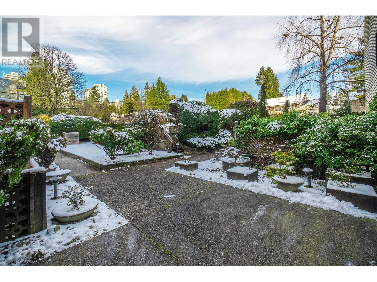 215 590 Whiting Way, Coquitlam, British Columbia  V3J 3R9 - Photo 29 - R2964135