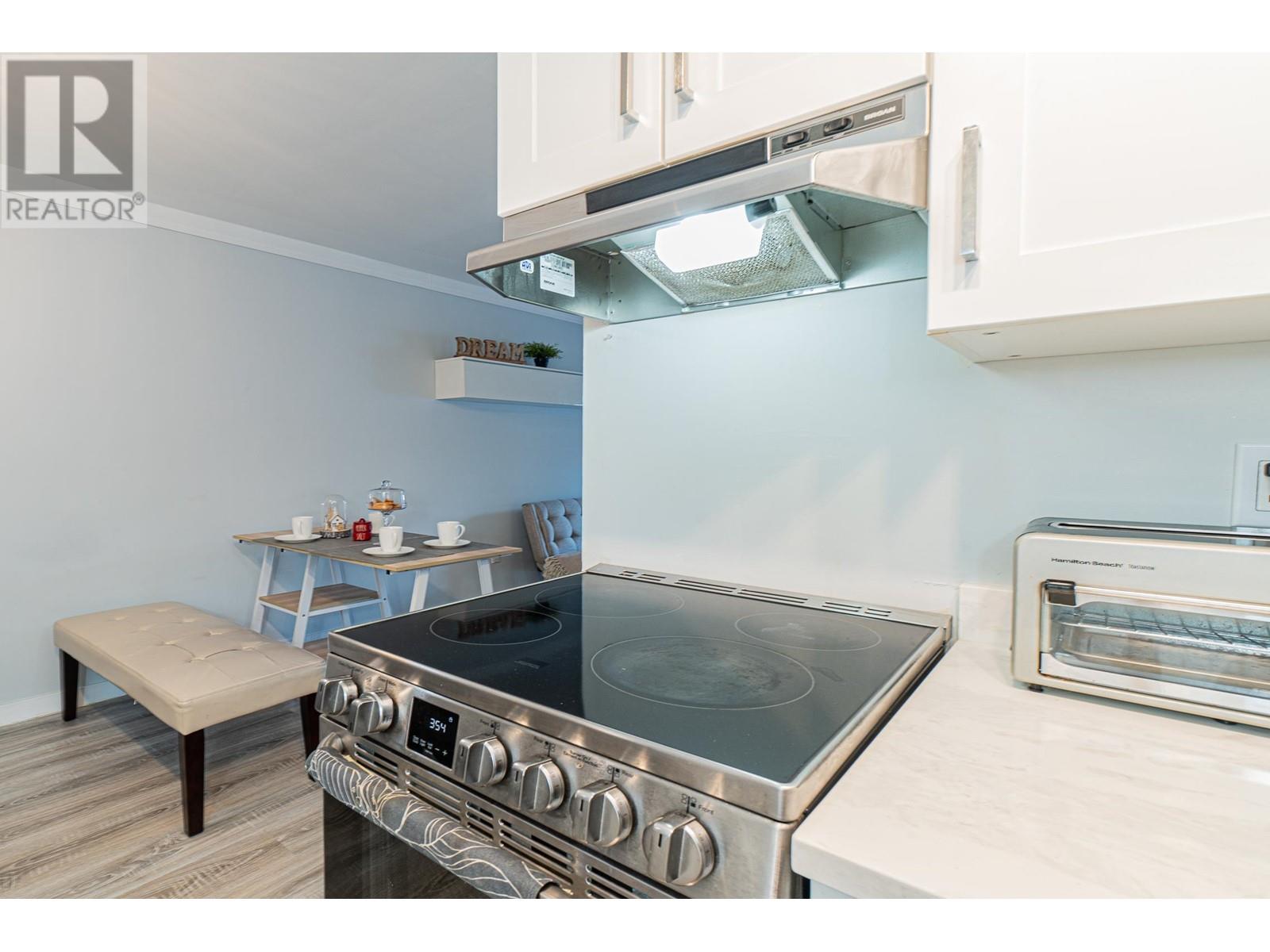 215 590 Whiting Way, Coquitlam, British Columbia  V3J 3R9 - Photo 5 - R2964135