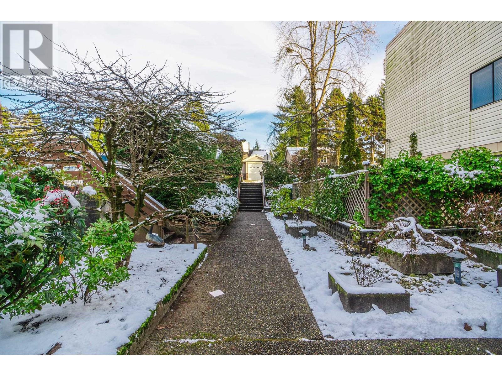 215 590 Whiting Way, Coquitlam, British Columbia  V3J 3R9 - Photo 30 - R2964135