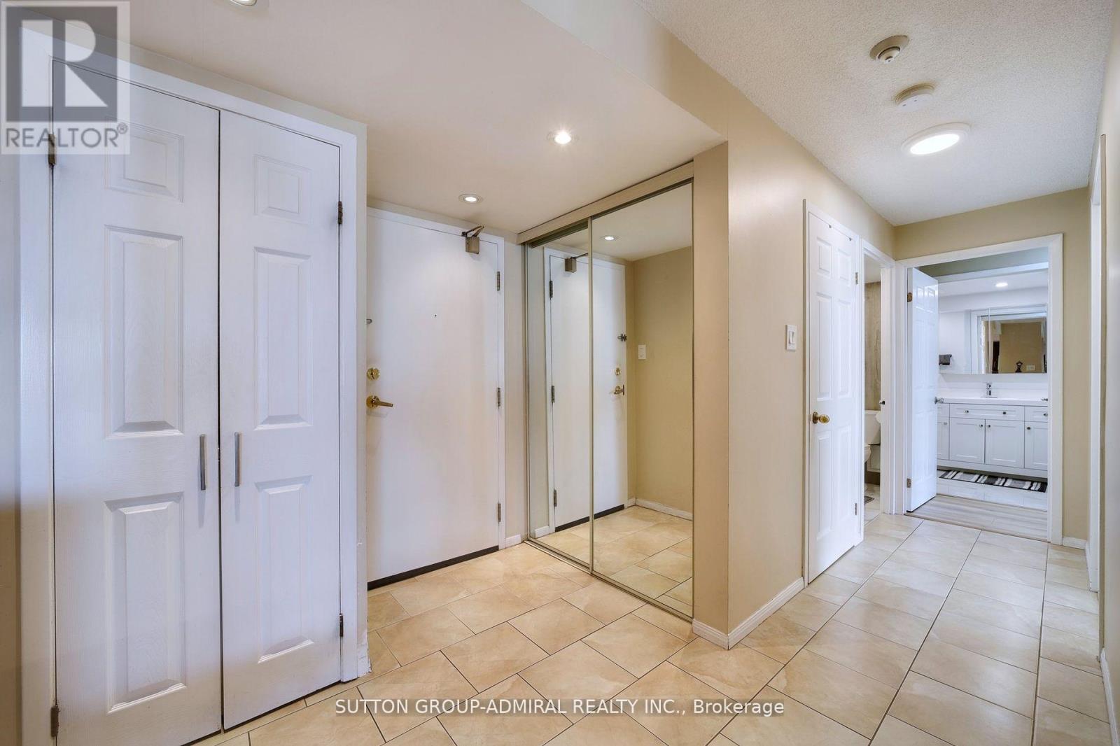 Property at 706 - 2091 HURONTARIO STREET image 4