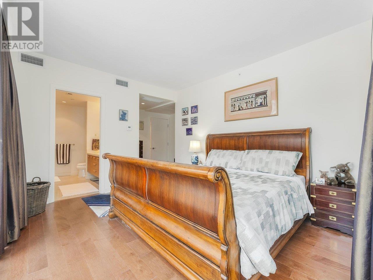 Listing Picture 20 of 28 : 404 5838 BERTON AVENUE, Vancouver / 溫哥華 - 魯藝地產 Yvonne Lu Group - MLS Medallion Club Member