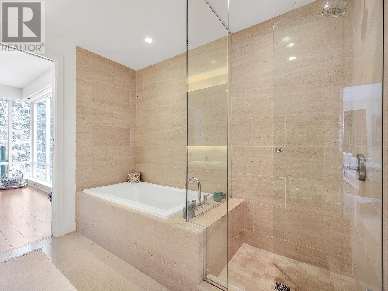 Listing Picture 23 of 28 : 404 5838 BERTON AVENUE, Vancouver / 溫哥華 - 魯藝地產 Yvonne Lu Group - MLS Medallion Club Member