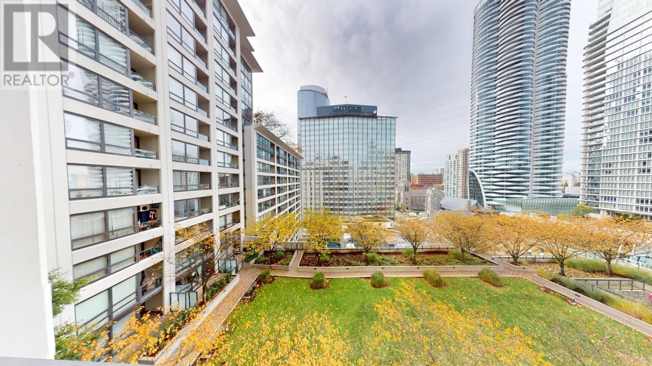 Listing Picture 2 of 16 : 1515 938 SMITHE STREET, Vancouver / 溫哥華 - 魯藝地產 Yvonne Lu Group - MLS Medallion Club Member