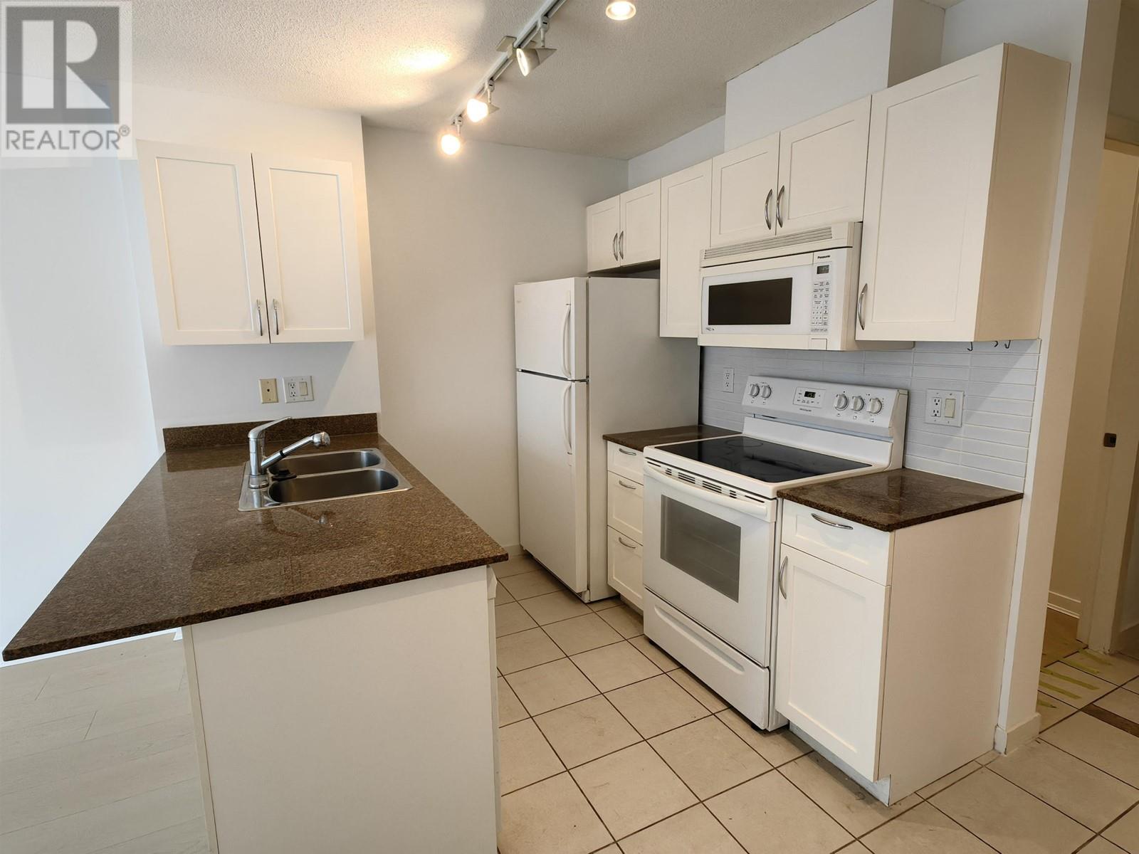 Listing Picture 4 of 16 : 1515 938 SMITHE STREET, Vancouver / 溫哥華 - 魯藝地產 Yvonne Lu Group - MLS Medallion Club Member