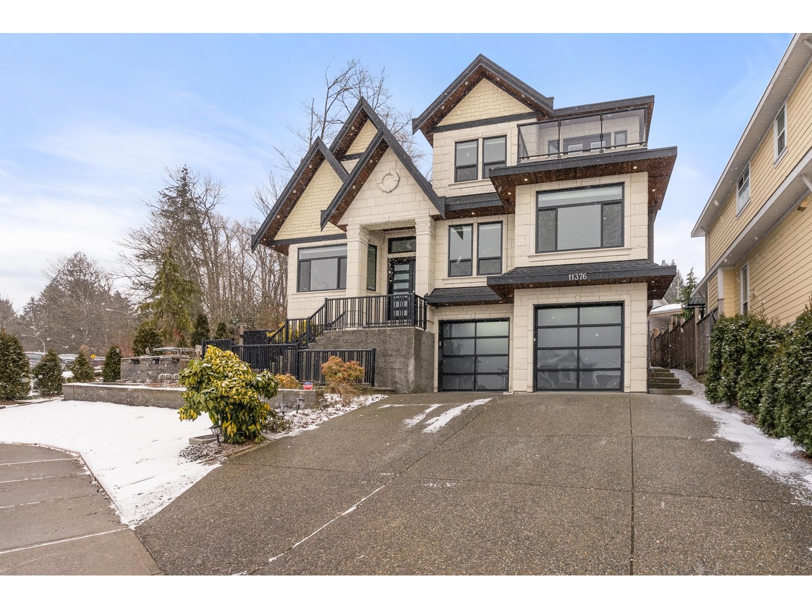 11376 Royal Crescent, Surrey, British Columbia  V3V 8A3 - Photo 1 - R2963961