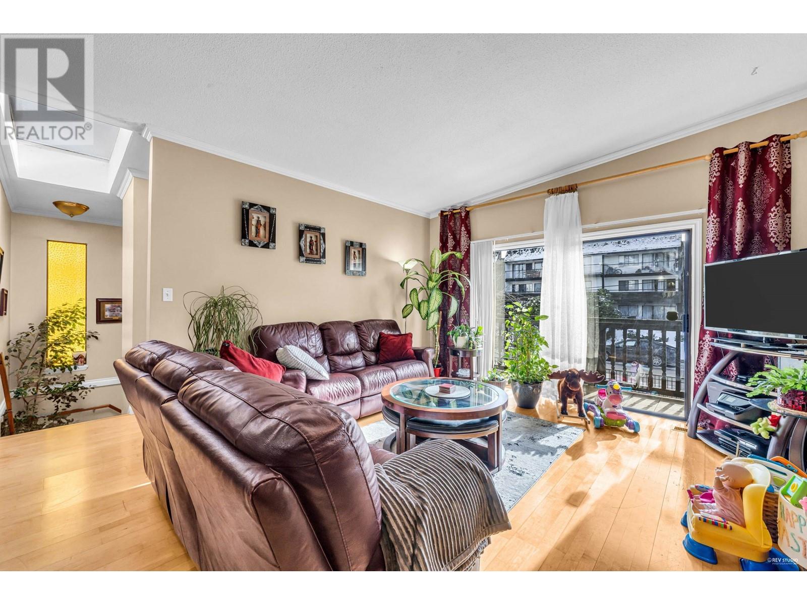 Property at 7015-7017 ELWELL STREET image 4