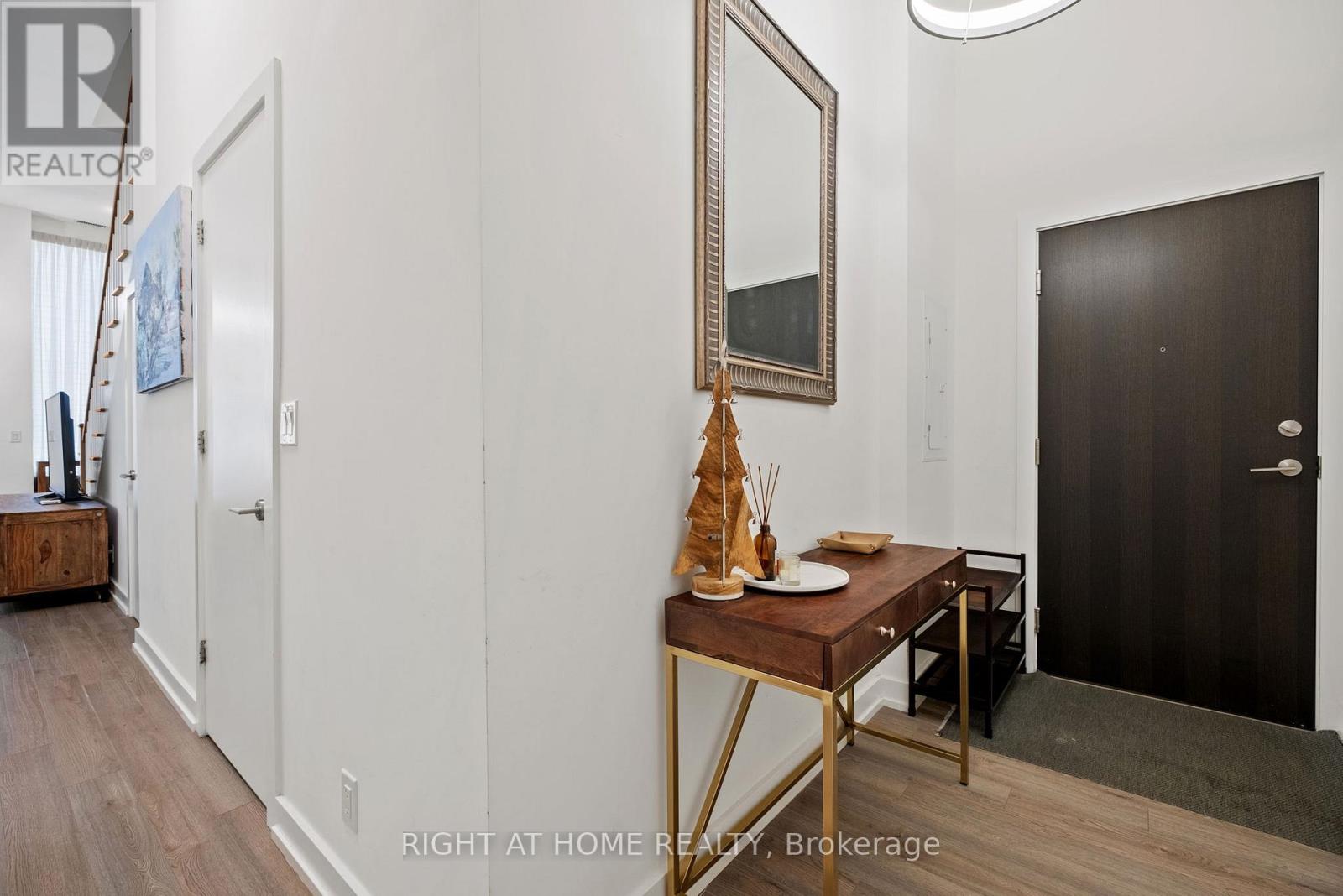 Property at TH6 - 6 PARKWOOD AVENUE image 1