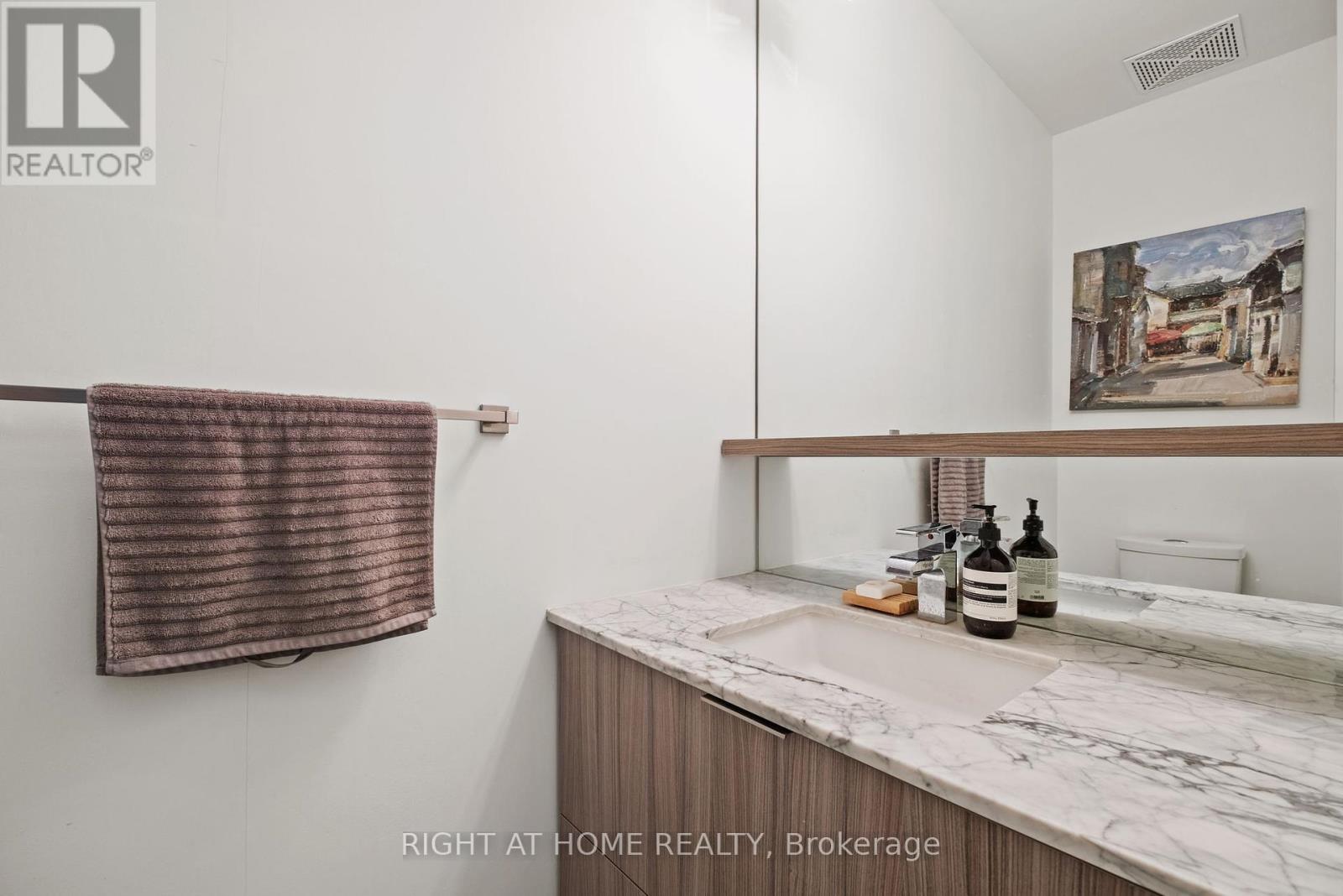 Property at TH6 - 6 PARKWOOD AVENUE image 4