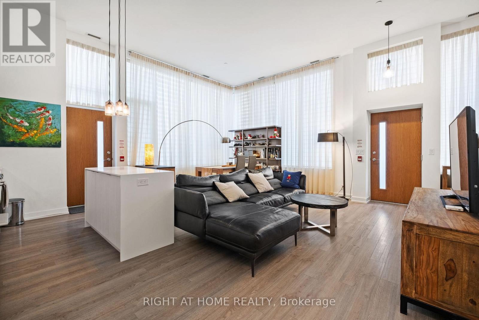 Property at TH6 - 6 PARKWOOD AVENUE image 5