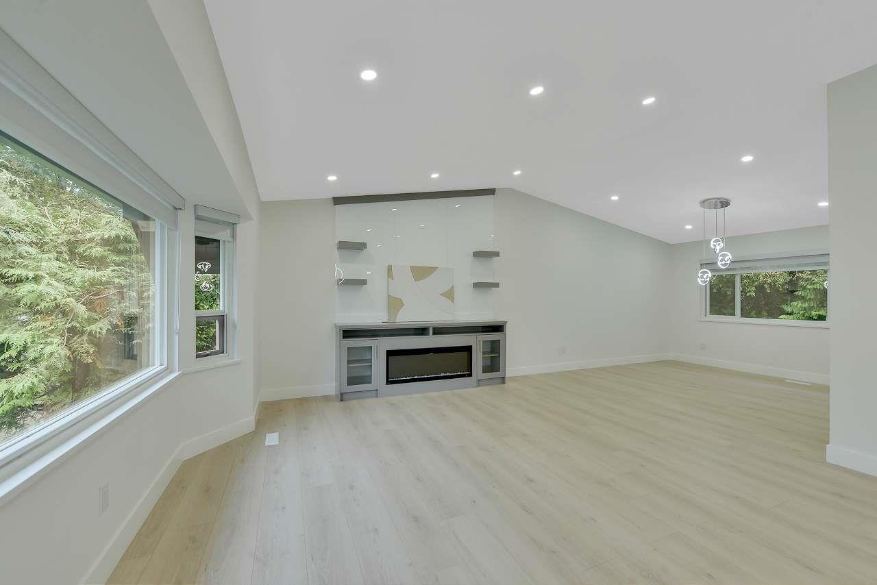 Property at 9348 149A STREET image 4