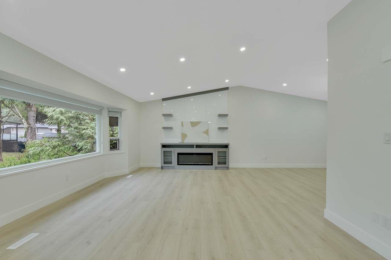 Property at 9348 149A STREET image 3