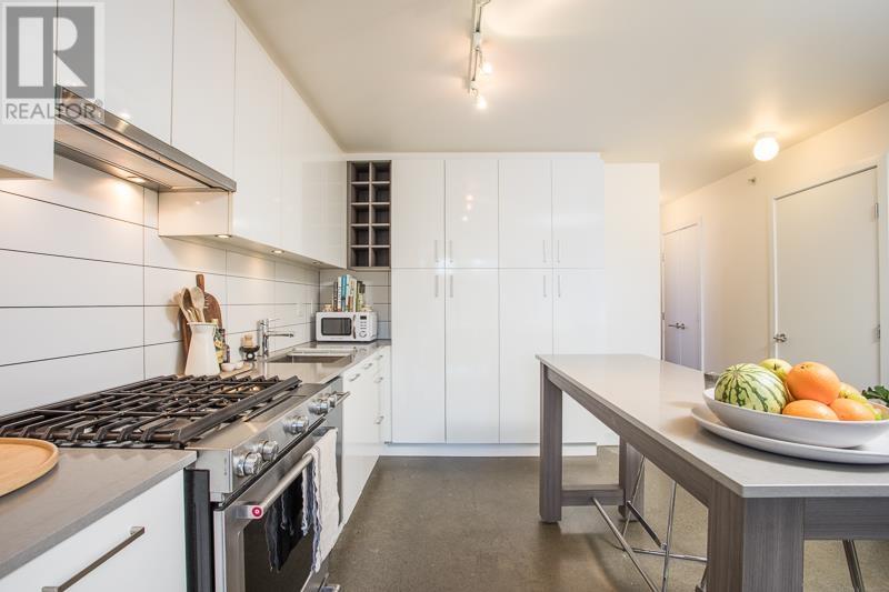 Listing Picture 2 of 39 : 307 231 E PENDER STREET, Vancouver / 溫哥華 - 魯藝地產 Yvonne Lu Group - MLS Medallion Club Member