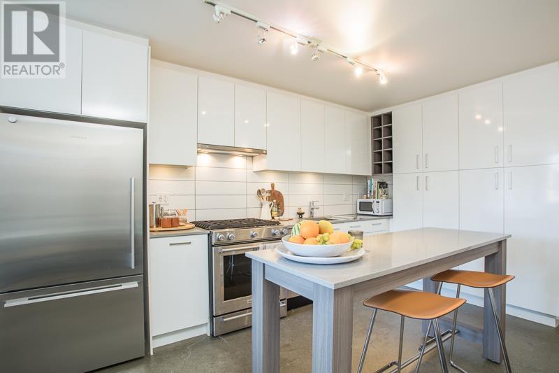 Listing Picture 20 of 39 : 307 231 E PENDER STREET, Vancouver / 溫哥華 - 魯藝地產 Yvonne Lu Group - MLS Medallion Club Member