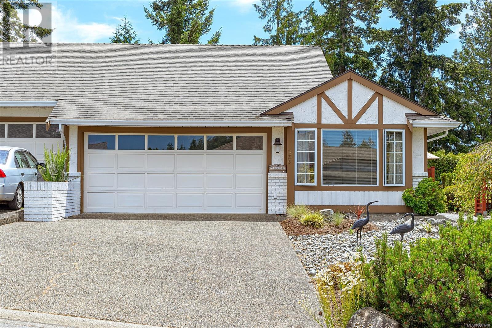 Property at 536 Fairways Pl image 3