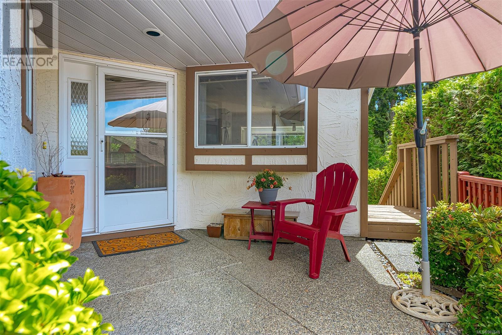 Property at 536 Fairways Pl image 5