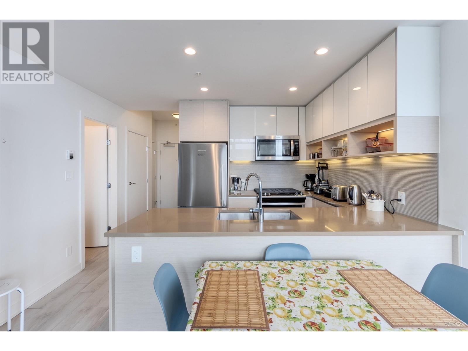 Listing Picture 7 of 32 : 1203 8850 UNIVERSITY CRESCENT, Burnaby / 本拿比 - 魯藝地產 Yvonne Lu Group - MLS Medallion Club Member