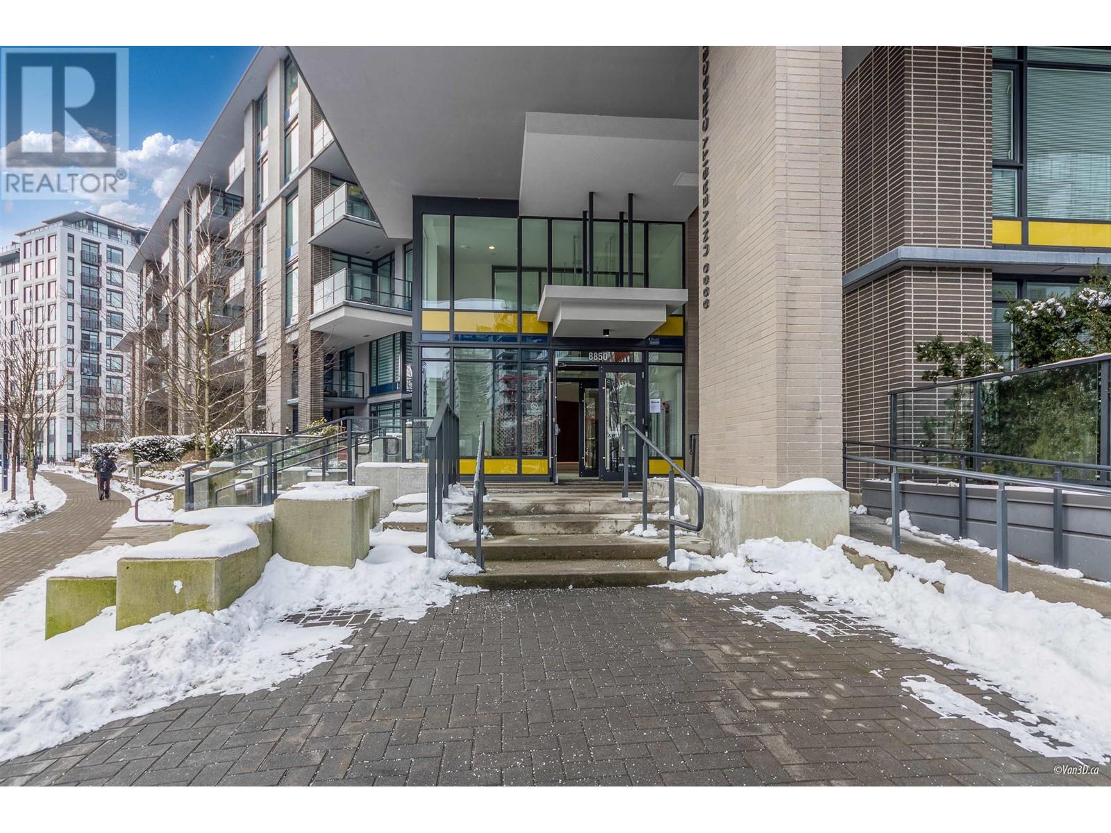 Listing Picture 2 of 32 : 1203 8850 UNIVERSITY CRESCENT, Burnaby / 本拿比 - 魯藝地產 Yvonne Lu Group - MLS Medallion Club Member