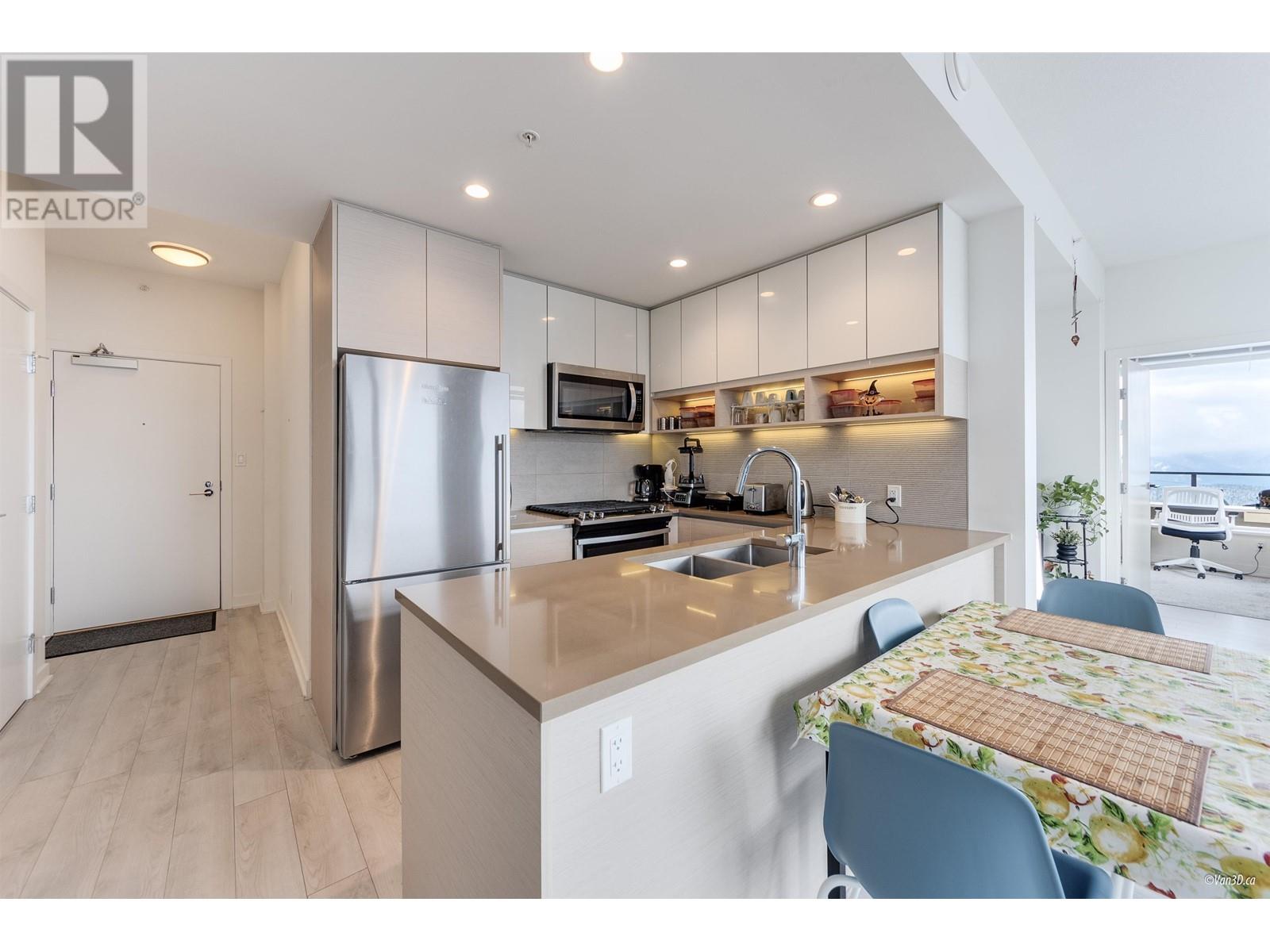 Listing Picture 8 of 32 : 1203 8850 UNIVERSITY CRESCENT, Burnaby / 本拿比 - 魯藝地產 Yvonne Lu Group - MLS Medallion Club Member