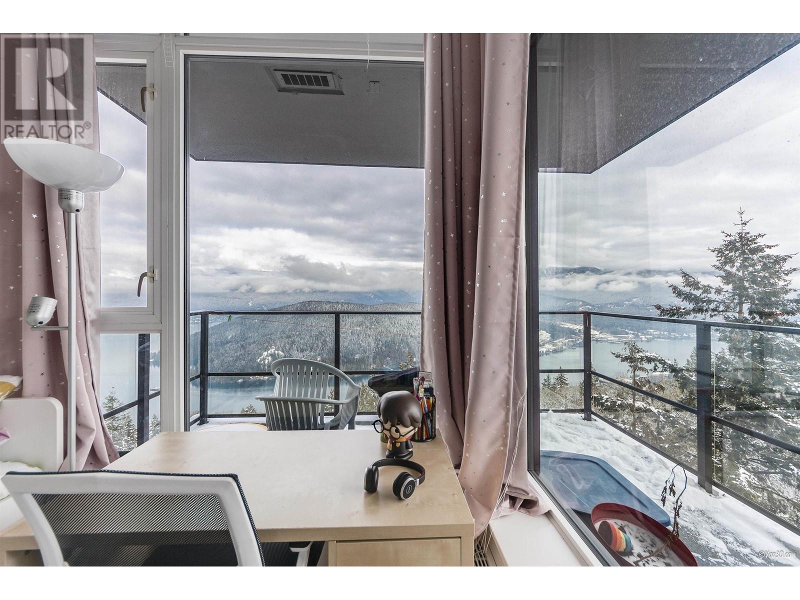 Listing Picture 17 of 32 : 1203 8850 UNIVERSITY CRESCENT, Burnaby / 本拿比 - 魯藝地產 Yvonne Lu Group - MLS Medallion Club Member