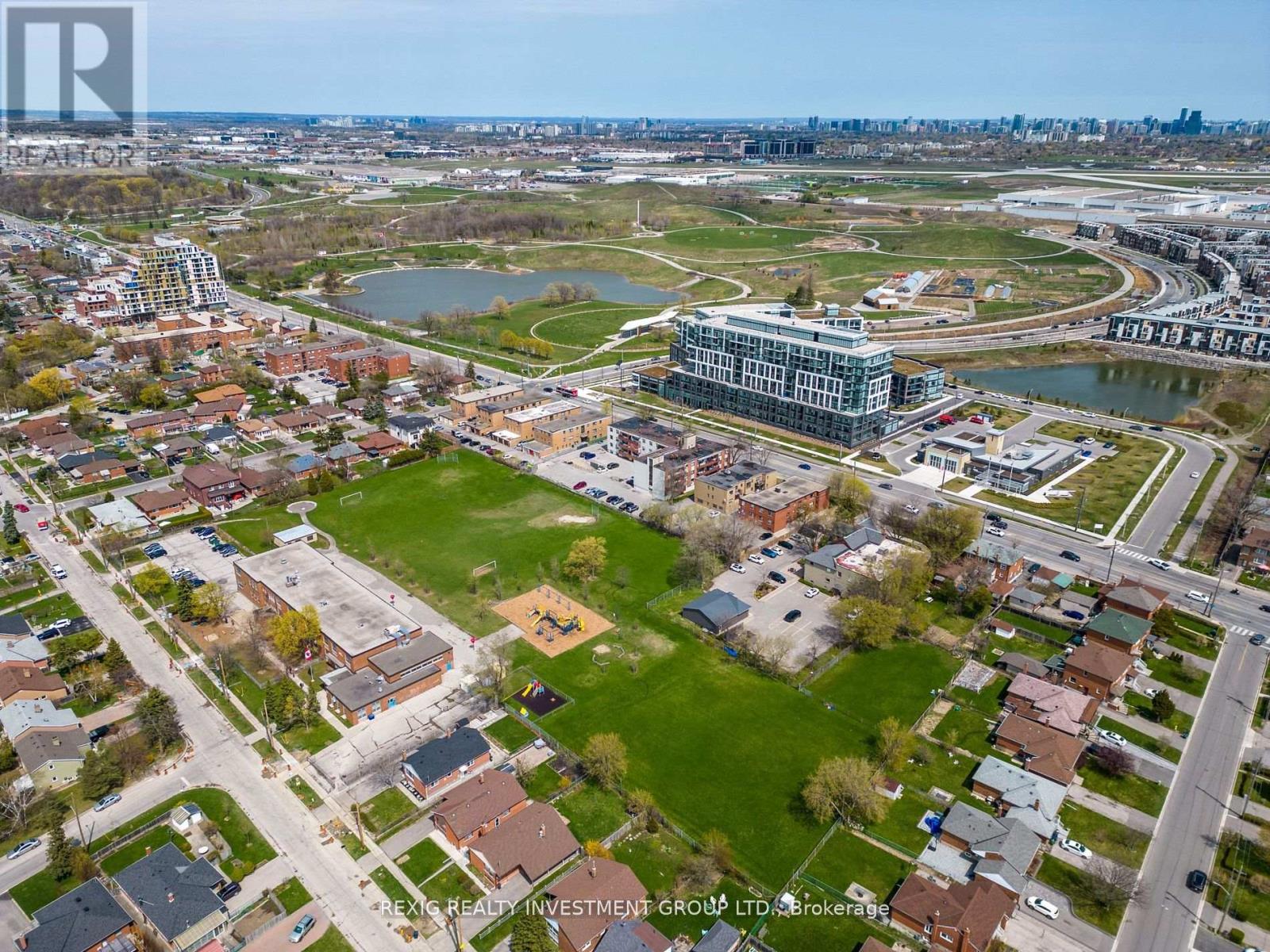 Property at 301 - 50 GEORGE BUTCHART DRIVE image 2