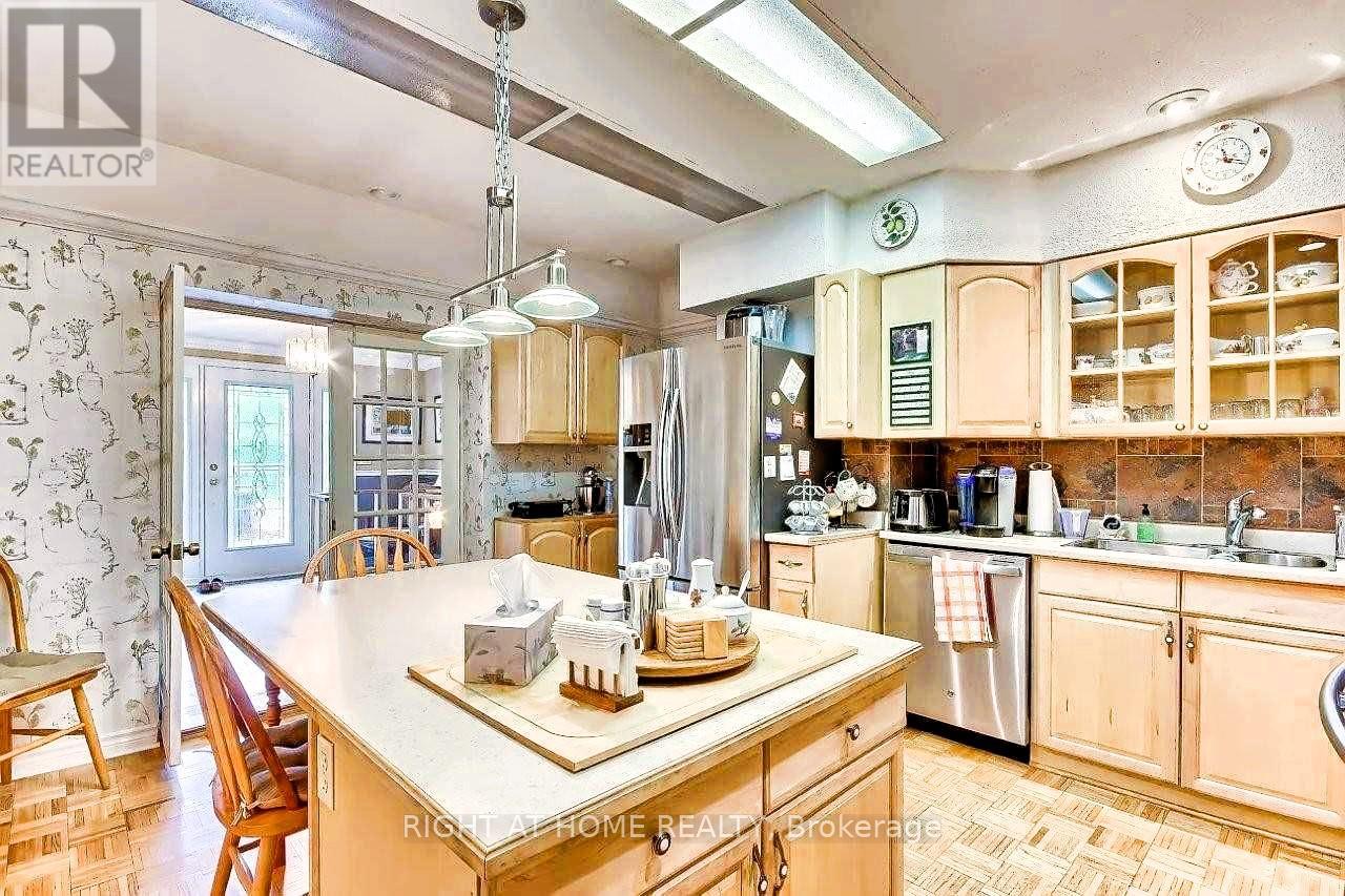 10 The Queensway S, Georgina, Ontario  L4P 1Y7 - Photo 11 - N11964146