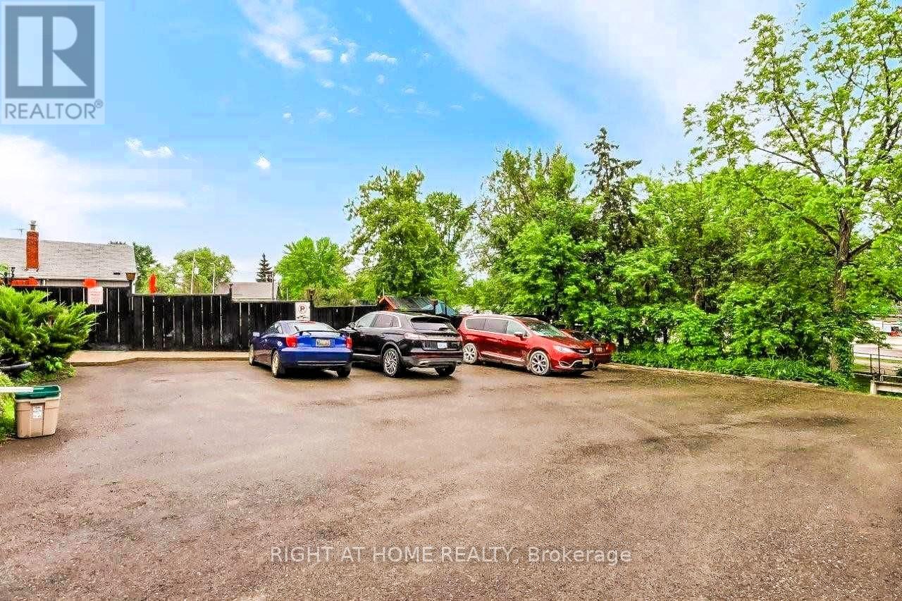 10 The Queensway S, Georgina, Ontario  L4P 1Y7 - Photo 4 - N11964146