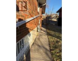 BSMT - 11 BEACHAM CRESCENT, Toronto, Ontario