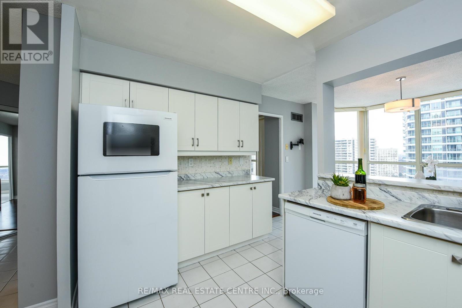 1805 - 55 Elm Drive W, Mississauga, Ontario  L5B 3Z3 - Photo 19 - W11958273