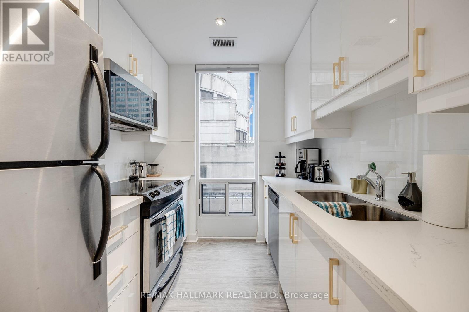 402 - 85 Bloor Street E, Toronto, Ontario  M4W 3Y1 - Photo 2 - C11964264