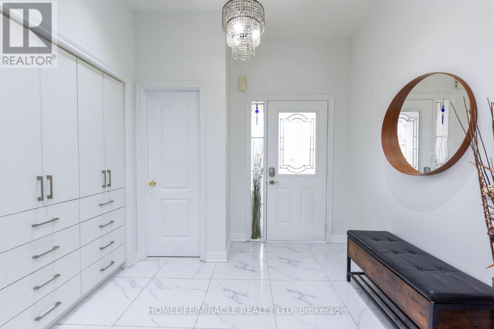 Property at 82 VIA ROMANO WAY image 2