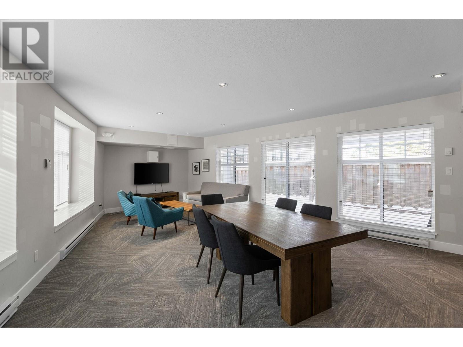 Listing Picture 34 of 40 : 1 5152 CANADA WAY, Burnaby / 本拿比 - 魯藝地產 Yvonne Lu Group - MLS Medallion Club Member