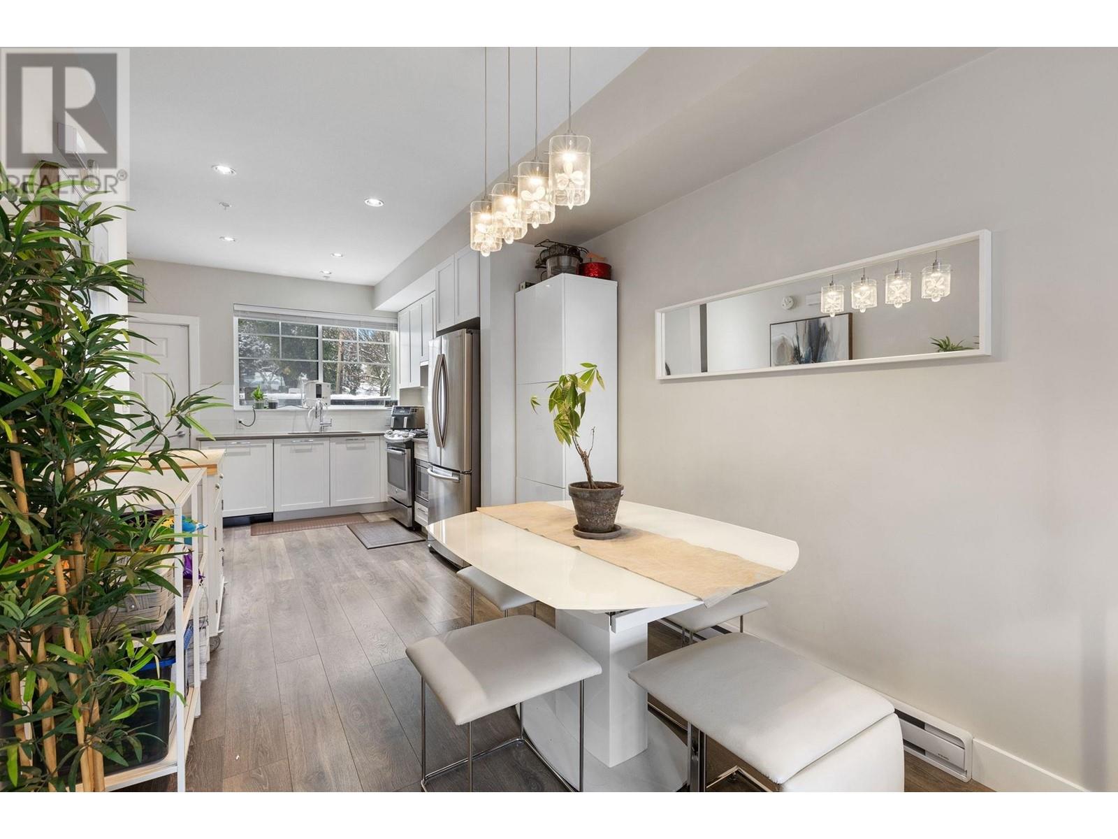 Listing Picture 4 of 40 : 1 5152 CANADA WAY, Burnaby / 本拿比 - 魯藝地產 Yvonne Lu Group - MLS Medallion Club Member