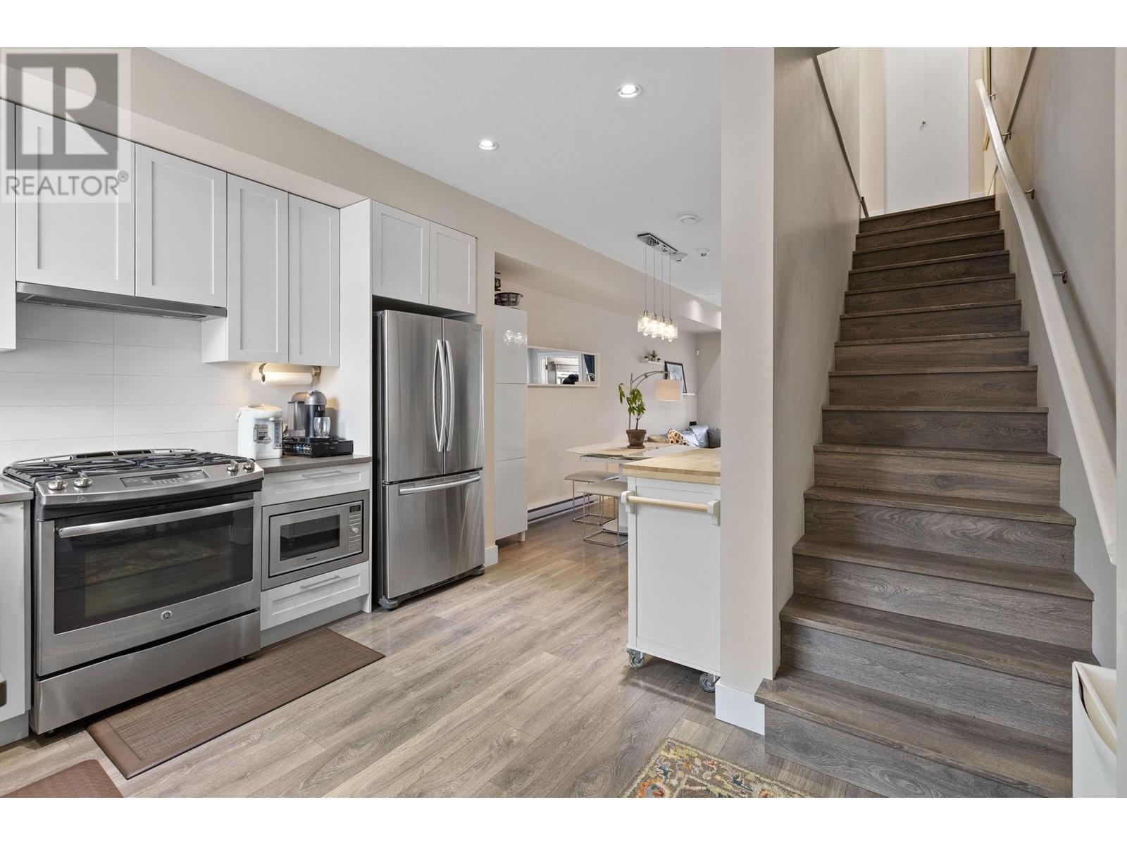 Listing Picture 6 of 40 : 1 5152 CANADA WAY, Burnaby / 本拿比 - 魯藝地產 Yvonne Lu Group - MLS Medallion Club Member