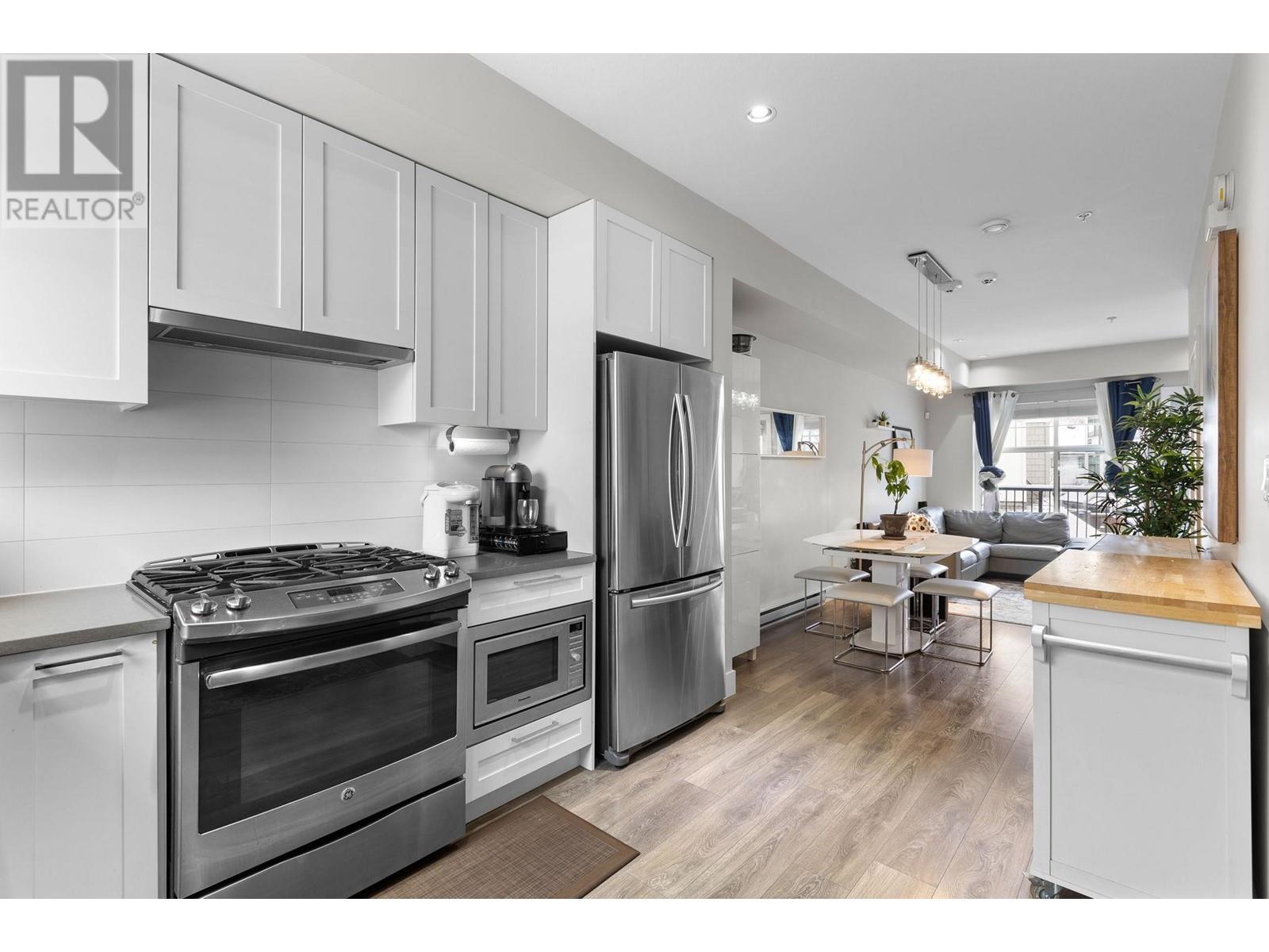 Listing Picture 7 of 40 : 1 5152 CANADA WAY, Burnaby / 本拿比 - 魯藝地產 Yvonne Lu Group - MLS Medallion Club Member