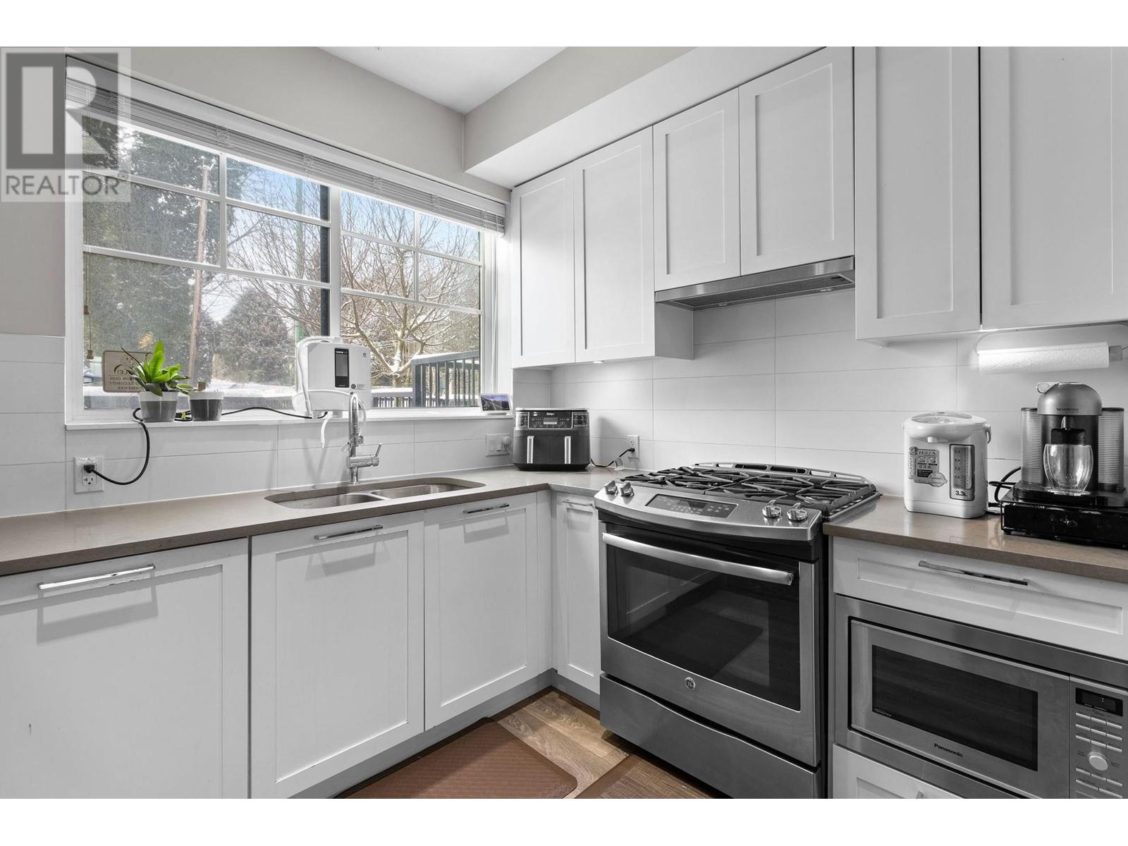 Listing Picture 8 of 40 : 1 5152 CANADA WAY, Burnaby / 本拿比 - 魯藝地產 Yvonne Lu Group - MLS Medallion Club Member