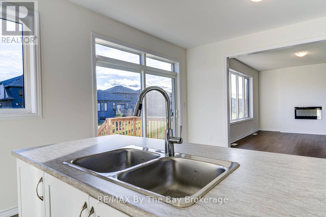 162 Mapleside Drive, Wasaga Beach, Ontario  L9Z 0L4 - Photo 15 - S11958907