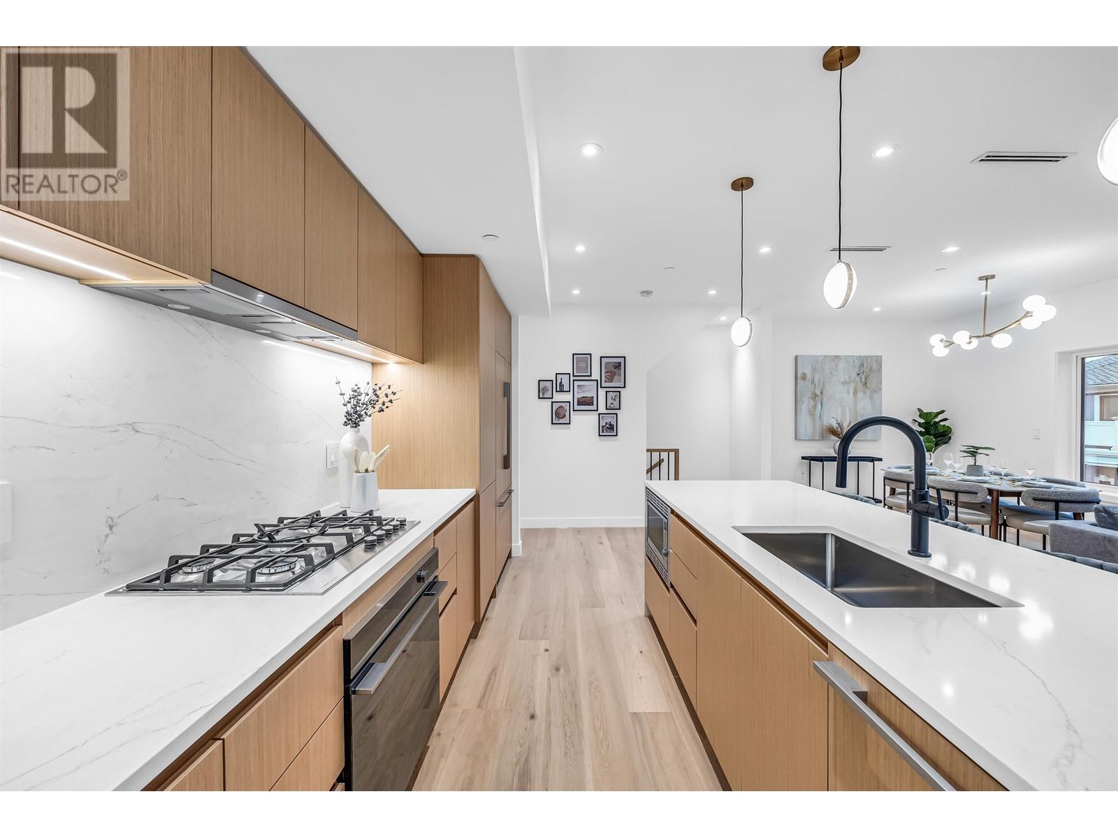 Property at 1016 W 52ND AVENUE image 4