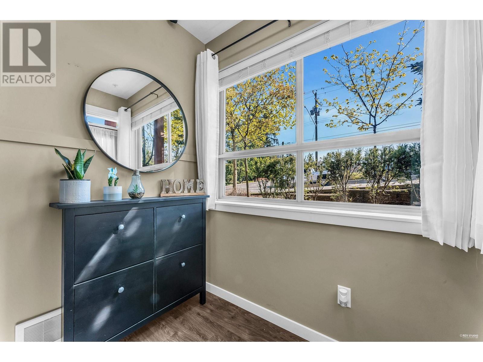 Property at 5 23986 104 AVENUE image 2