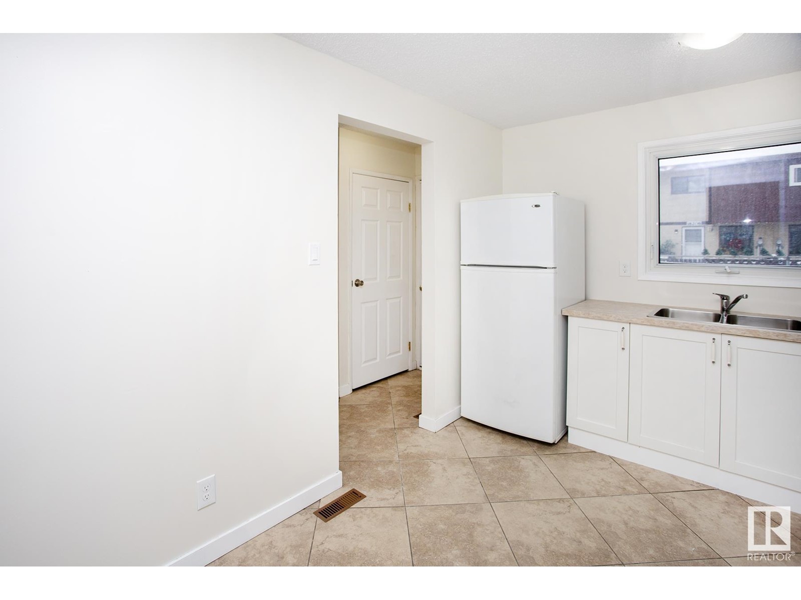 Property at 4 BELMEAD GARDENS GD NW image 5