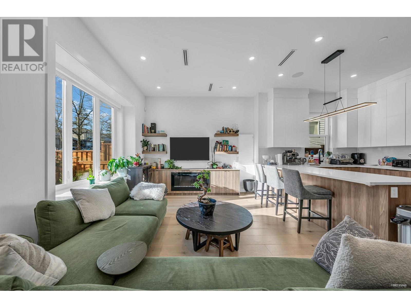 1907 E 40th Avenue, Vancouver, British Columbia  V5P 1J1 - Photo 2 - R2959170