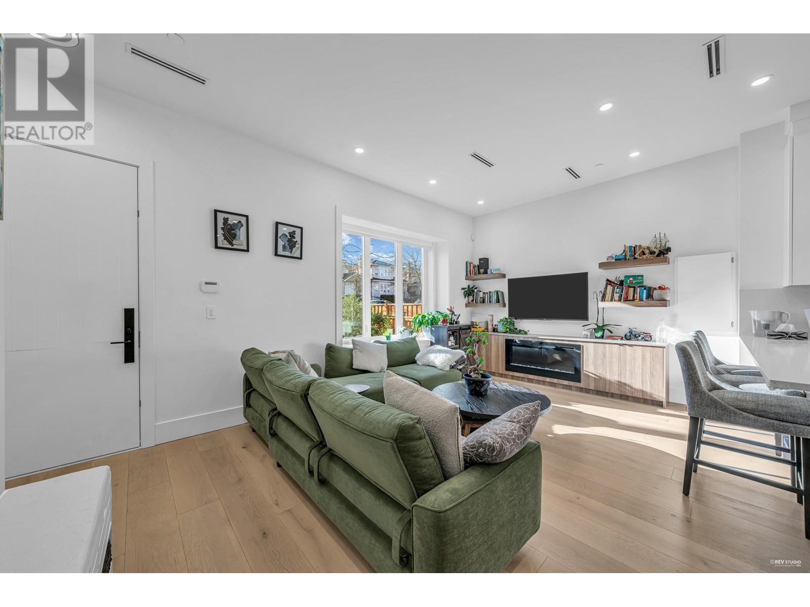 1907 E 40th Avenue, Vancouver, British Columbia  V5P 1J1 - Photo 3 - R2959170