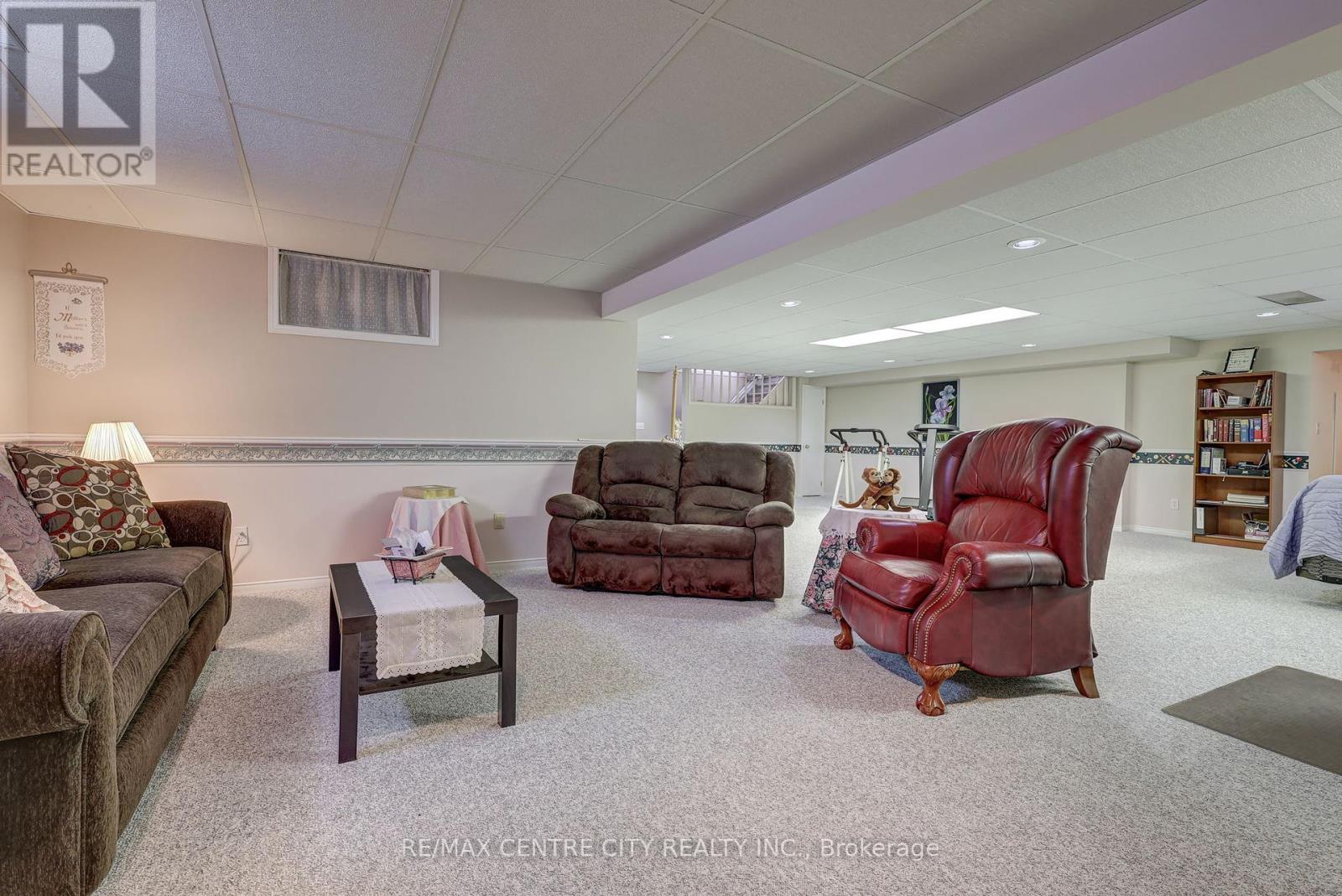 Photo 41 of 50 for 11 Lyford Court