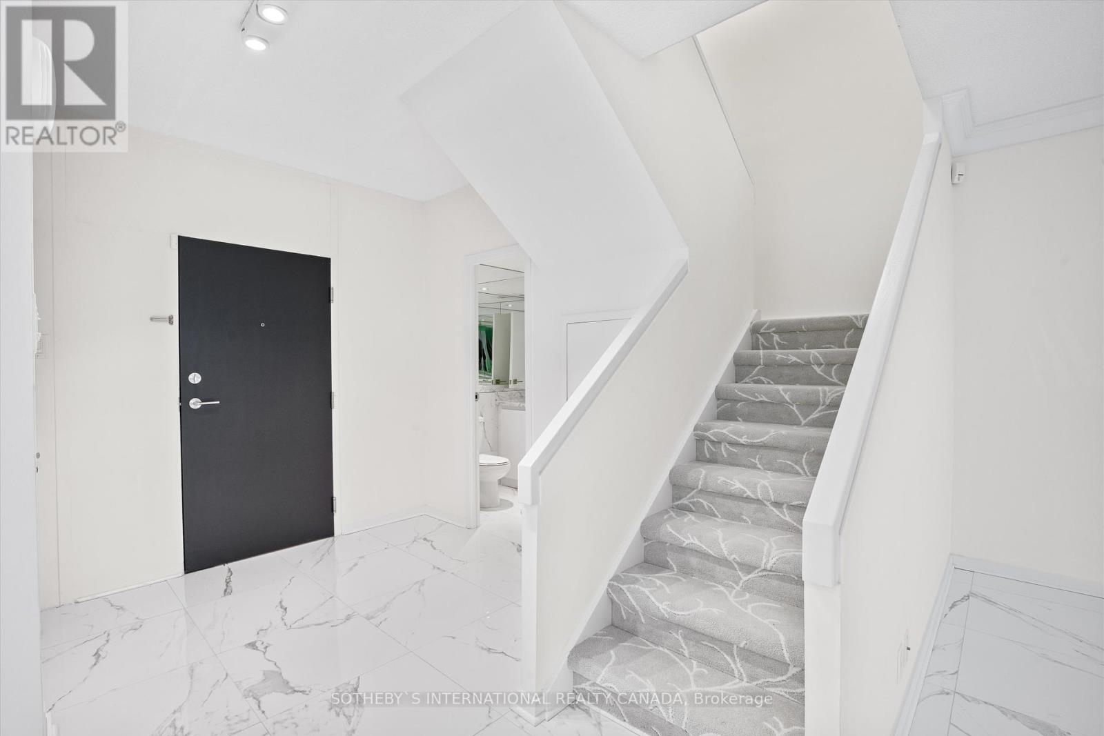 Property at 408 - 55A AVENUE ROAD image 4