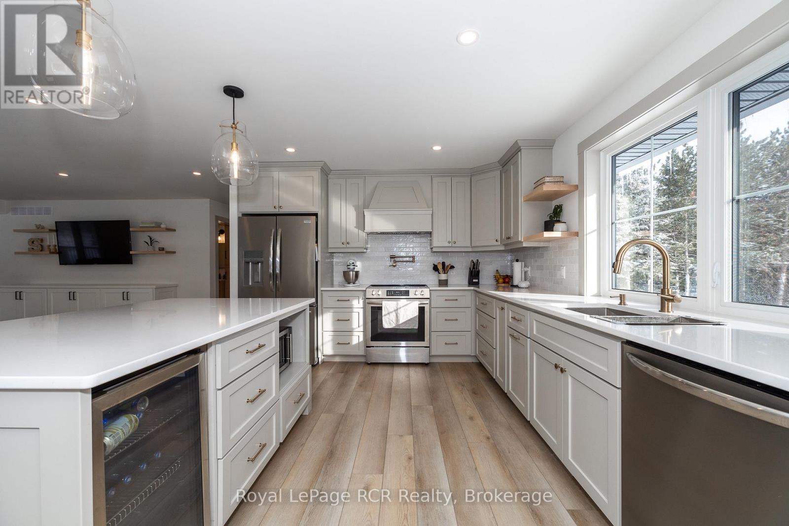 126 West Street, Georgian Bluffs, Ontario  N4K 5N7 - Photo 4 - X11964832