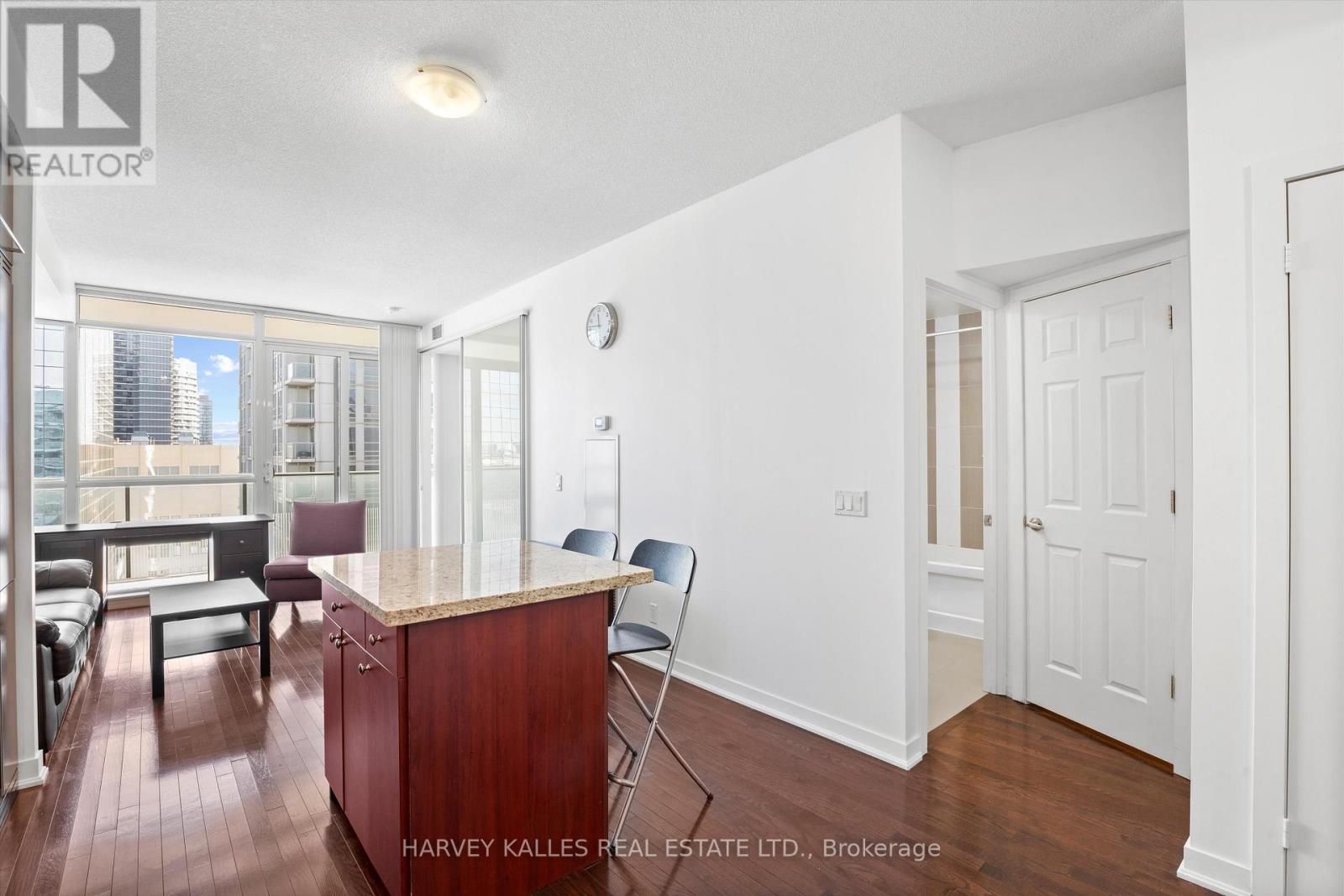 1804 - 770 Bay Street, Toronto, Ontario  M5G 0A6 - Photo 4 - C11964852