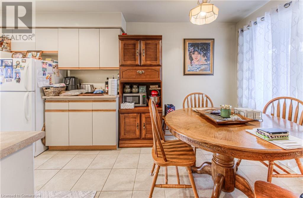 Property at 395 KINGSCOURT Drive Unit# 5 image 5